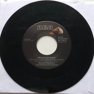Elvis Presley / Jailhouse Rock & Treat Me Nice / RCA Vinyl 45 / Mint
