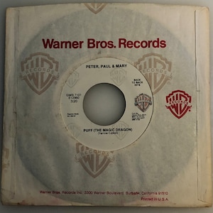 Peter Paul & Mary / Puff (The Magic Dragon) and Blowin&#39; In The Wind  / 45RPM / NM+