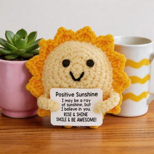 手編み人形、手編みの太陽人形、感情サポートぬいぐるみ、手編みのひまわり人形ギフト、ポジティブエネルギーの太陽人形