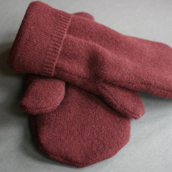 Lana mitones Upcycled varonil felted mitones de lana suéter, pasas de uva/Borgoña con forro de lana negra.