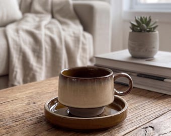 Braune Keramiktasse mit Untersetzer, rustikales Kaffeetassen-Set, ästhetische Keramiktasse, Vintage-Stil Latte-Tasse, minimalistisches Wohngeschenk