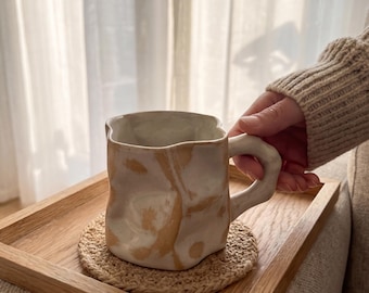 Unregelmäßige Keramikkaffeetasse, rustikale Keramiktasse, Kaffeetasse im handgemachten Stil, Wabi Sabi Tasse, ästhetische Keramiktasse