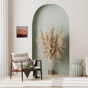 Op de afbeelding: Een rustiek houten bord met de tekst "Welcome to our home" in witte letters. Het bord heeft een verweerde afwerking en een eenvoudig, uitnodigend ontwerp, perfect voor een veranda of entree.