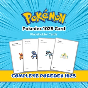 Puede incluir: Imagen promocional para un juego de cartas Pokémon. La imagen presenta el logotipo de Pokémon y el texto "Pokedex 1025 Card Placeholder Cards" y "Complete Pokedex 1025". Se muestran cuatro cartas, cada una con una ilustración de Pokémon diferente.