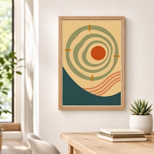 Può includere: Una stampa artistica incorniciata con sfondo giallo chiaro, un cerchio arancione centrale e linee ondulate concentriche color verde salvia. Quattro piccoli rettangoli arancioni intersecano l'anello verde esterno. In basso una curva blu ottanio.