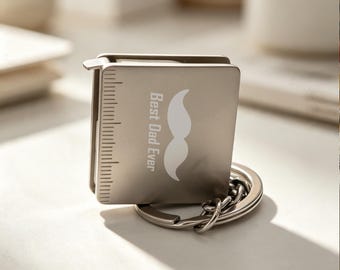 Gepersonaliseerde gegraveerde mini-meetlint sleutelhanger, metalen zakgereedschap voor knutselen, naaien, houtbewerking, korte afstandsmetingen, cadeau voor hem