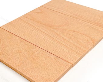 Natuurlijk massief beuken, duurzaam hout, beuken plank, op maat gesneden hout, houten plank, massief houten plank, hardhout, beukenhout, houtproject, woondecoratie