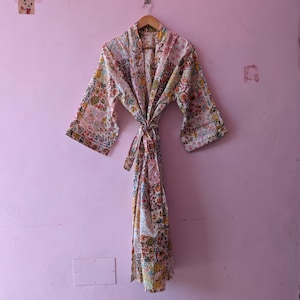Szlafrok bawełniany z ręcznie wykonanym patchworkiem i kwiatowym wzorem, unisexowy szlafrok kimono, kolorowy szlafrok boho, lekki szlafrok do spa, prezent dla par