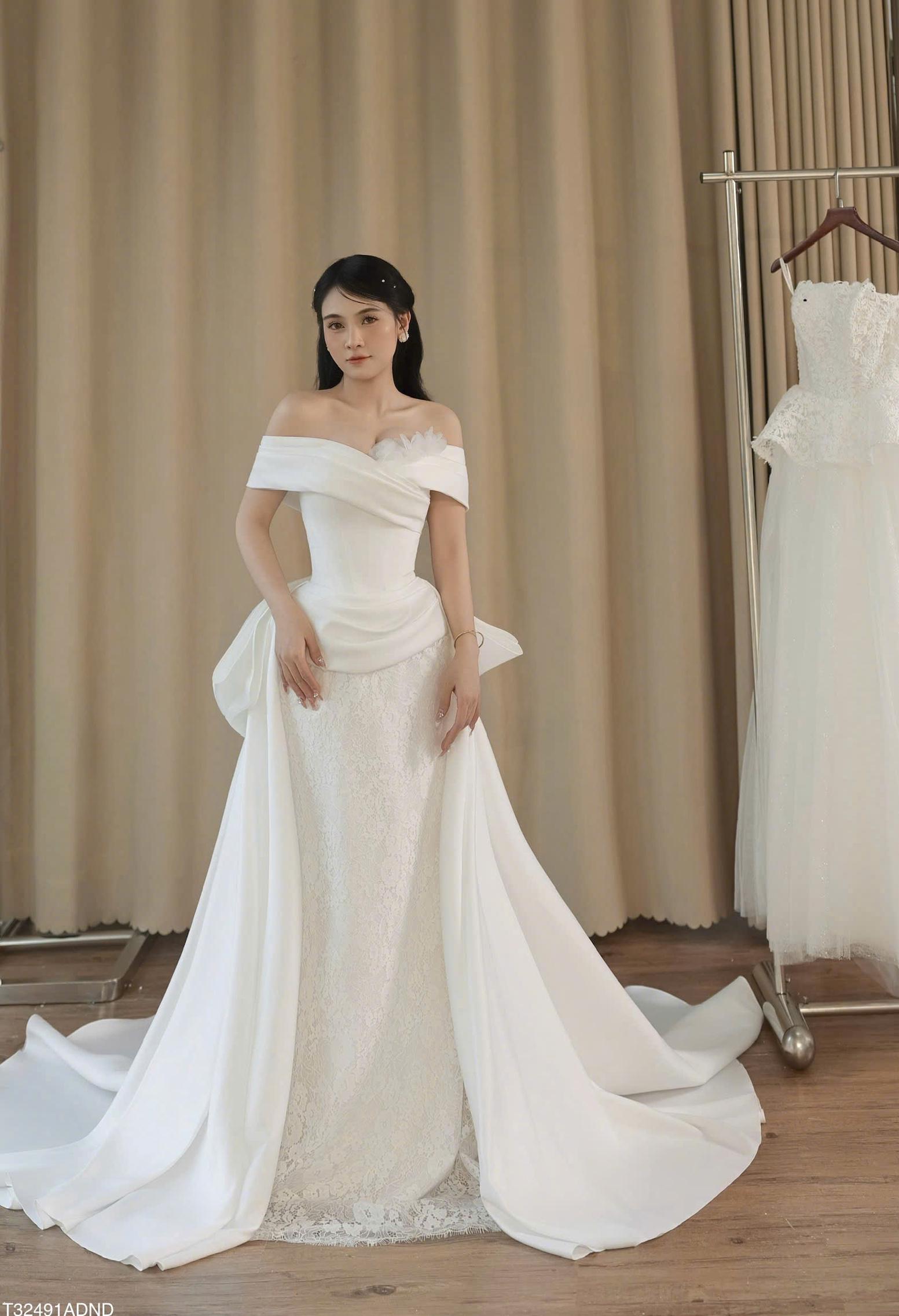 chinese dress ladies Amazon.com: Women's Mermaid Boat Neck Lace Appliqued Tulle Bridal Wedding  Dresses with Trailing Long Sleeve Formal Gowns for Women Ivory : Clothing,  Shoes & Jewelry main image 0