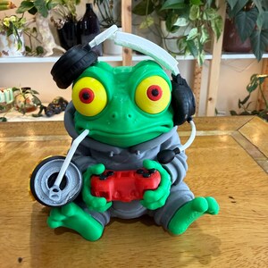 Gaming Frog Figurine | Funny 3D Printed Gamer Frog | Hoodie, Headset & Controller | Pixel RM-028 | Rough Morning Crew