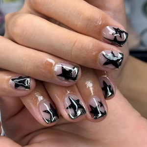 Y2K Grunge Press On Nails, Silber-Chrom-Sternenspitzen, Cyberpunk Black Star Maniküre, Edgy Alt Rocker Custom False Nail Art Set