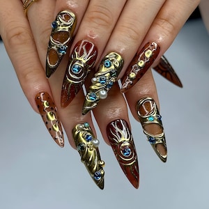 Ongles « mauvais œil » de l'Égypte ancienne, embouts solaires métalliques dorés 3D, manucure de luxe en gel brun ambré, faux ongle personnalisé déesse bohème mystique
