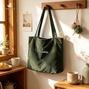Bolsa de veludo cotelê personalizada, com nome bordado à mão, ideal para presente de madrinha, presente para professora, presente de aniversário ou bolsa de ombro para o dia a dia.