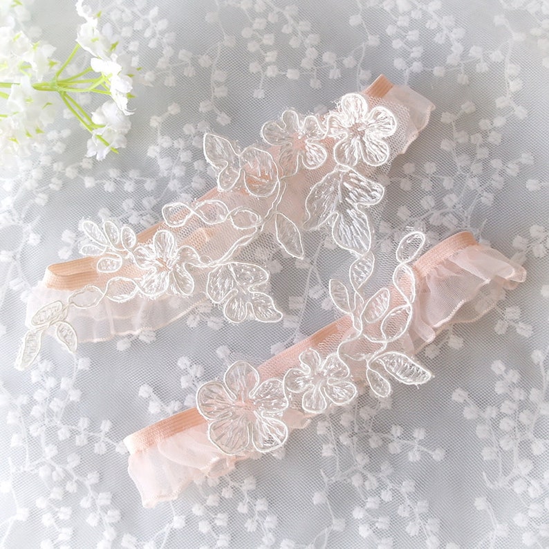 Keepsake Toss Wedding Accessories Wedding Lingerie White Lace embroidery Blush Pink Ruffles Wedding Bridal Garter Set