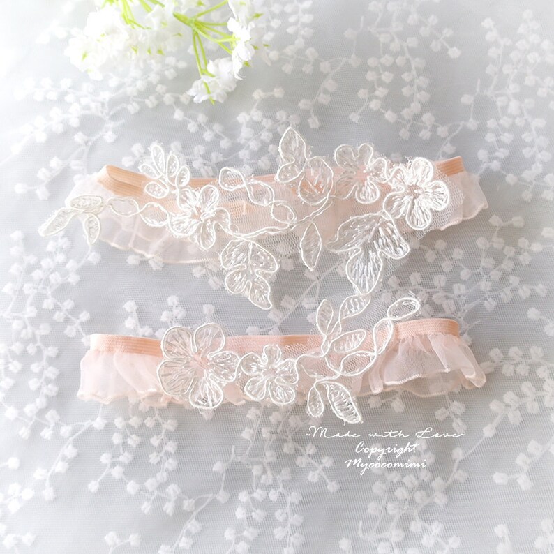Keepsake Toss Wedding Accessories Wedding Lingerie White Lace embroidery Blush Pink Ruffles Wedding Bridal Garter Set