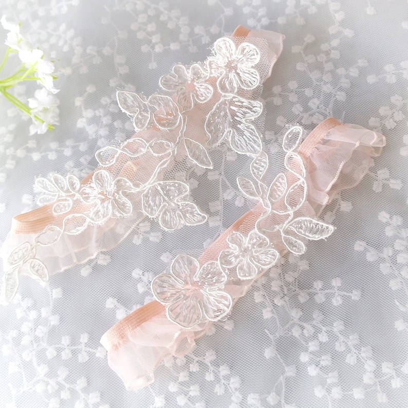 Keepsake Toss Wedding Accessories Wedding Lingerie White Lace embroidery Blush Pink Ruffles Wedding Bridal Garter Set