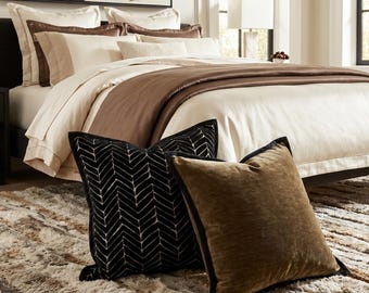 Housse de coussin en velours jacquard, bordure noire, décoration académique sombre, coussin de canapé 18 x 18, cadeau pour elle, décoration de chambre à coucher