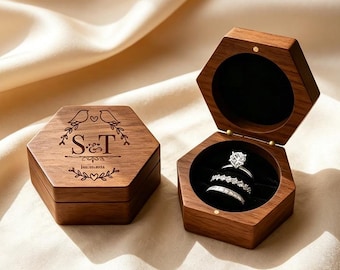 Caja hexagonal de nogal personalizada para anillos, soporte para anillos de boda grabado a medida con 3 ranuras.