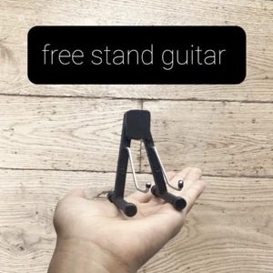 Puede incluir: Un juego de tres tazas de cer&aacute;mica con un acabado mate moteado. Las tazas son de color crema, gris claro y gris oscuro. Cada taza tiene un dise&ntilde;o simple y minimalista y un asa redondeada.