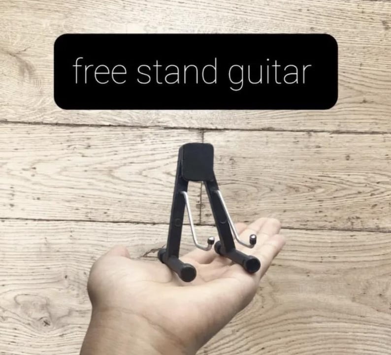 Puede incluir: Un juego de tres tazas de cer&aacute;mica con un acabado mate moteado. Las tazas son de color crema, gris claro y gris oscuro. Cada taza tiene un dise&ntilde;o simple y minimalista y un asa redondeada.