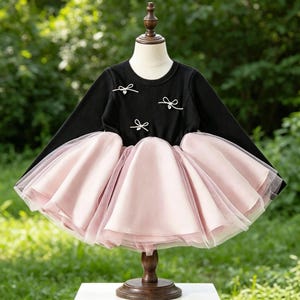 Svart ribbad långärmad ToddlerTutuDress rosa flerskiktad tyllkjol babyklänning med mini pärlrosetter, kontrastfärgad prinsessoutfit