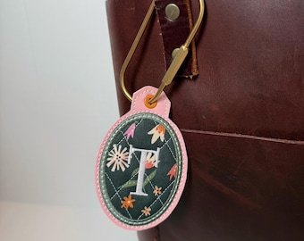 Etiqueta acolchada personalizada para bolso con monograma / Llavero con inicial personalizada / Etiqueta para equipaje / Etiqueta para bolso de pañales / Regalo para damas de honor, Regalo para ella