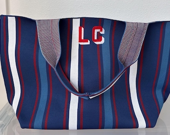 Bolso tote tejido a rayas personalizado / Bolso de playa con iniciales bordadas a medida / Bolso tote de mercado con monograma rojo, blanco y azul / Regalo hecho a mano para ella