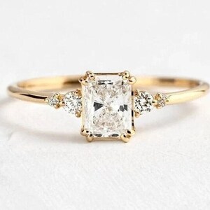 Strahlend geschliffener Moissanit Diamant Verlobungsring, Ehering aus 14k Gold, Versprechensring mit doppelter Zacke, Diamant Brautring