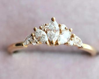 Anel de Noivado com Cravação em Formato de Marquise, Aliança de Casamento em Ouro 14k com Tiara em Formato de Coroa, Anel Delicado de Moissanita para Usar em Conjunto