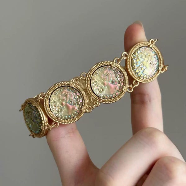 Pulsera vintage de oro con camafeo, joyería de retrato de estilo antiguo, brazalete de inspiración victoriana, estética de la alta sociedad, regalo de pulsera para ella.
