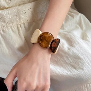 Vintage Amber Acrylic Bracelet, Retro Chunky Statement Bangle, Brown Beige Color Block Stretch Bracelet, Elegant Everyday Jewelry