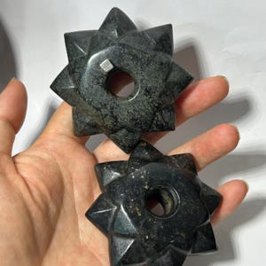 Consigue 1 colgante de piedra negra con estrella de ocho puntas de la cultura Hongshan, talismán antiguo tallado a mano, amuleto neolítico chino vintage.