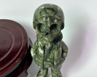 Grün Jade Skelett Figur, Gothic geschnitzte Statue