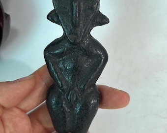 Ancient-Style Carved Stone Fertility Goddess Figurine | Primitive Earth Mother Statue for Feminine Energy & Home Blessing