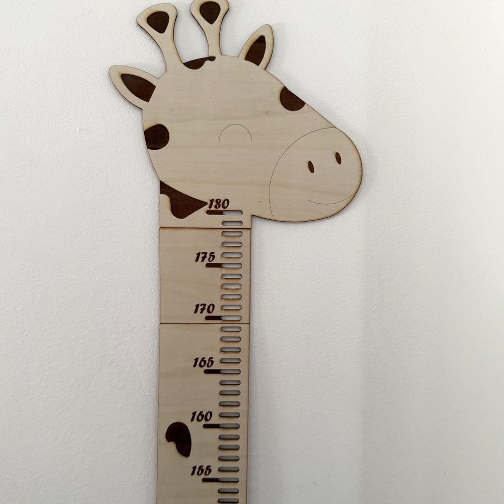 Giraffe wooden growth chart