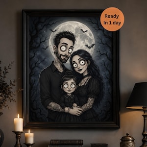 Può includere: Un'illustrazione digitale incorniciata di una famiglia di tre persone con occhi grandi e capelli scuri, davanti a una luna piena e alberi spogli. Il padre ha la barba e tatuaggi, la madre ha lunghi capelli scuri e un bambino sta in mezzo.