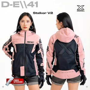 Puede incluir: Un letrero de madera rústico con el texto "Welcome to our home" en letras blancas. El letrero presenta un acabado envejecido y un diseño sencillo y acogedor, ideal para un porche o entrada.