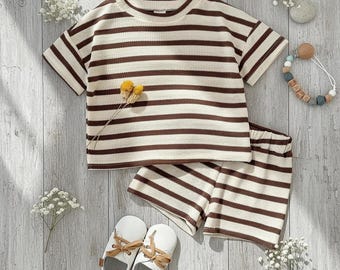 Zestaw: koszulka i spodenki z bawełny w paski | Minimalistyczny letni strój dla malucha w stylu koreańskim