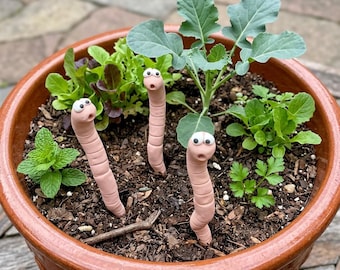 Thirsty Worm Plant Water Indicator – Funny Soil Moisture Gauge – Resin Plant Care Tool – Cute Indoor Plant Decor
