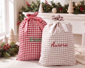 Sac de Noël vichy personnalisé, sac cadeau Père Noël brodé avec nom, sac cadeau en tissu réutilisable, chaussette de Noël personnalisée pour enfants
