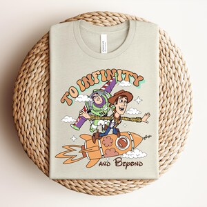 Toy Story Buzz Lightyear Woody T-Shirt, To Infinity and Beyond Tee bild 1