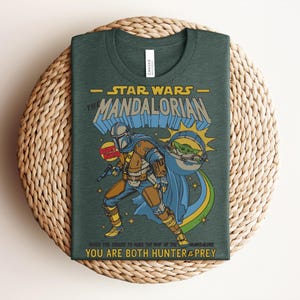 K&ouml;nnte beinhalten: Rustikales Holzschild mit dem Text "Welcome to our home" in handschriftlicher Optik. Das rechteckige Schild hat eine Used-Optik und ein schlichtes, einladendes Design. Geeignet f&uuml;r den Innen- und Au&szlig;enbereich.