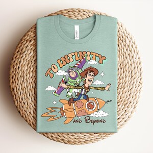 Toy Story Buzz Lightyear Woody T-Shirt, To Infinity and Beyond Tee bild 10