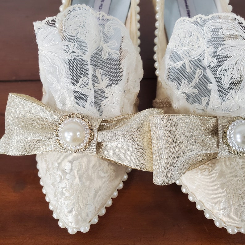 Ready to Ship Hand-Decorated Shoes, Wedding, Rococo, Marie Antoinette, Cosplay in cream damask and gold, with blue lining Size 8.5M, 9M image 5