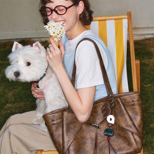 Bolso tote vintage de gran capacidad, versátil para ir al trabajo.