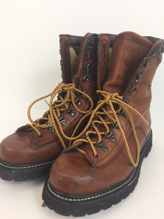 dunham's womens boots