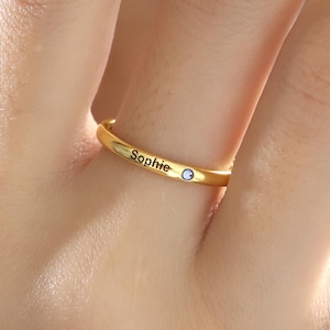 Personlig namnring med födelsesten • Elegant födelsestensring • Namnring för bebisen • Unik present till henne • Personlig Grace • Julklapp