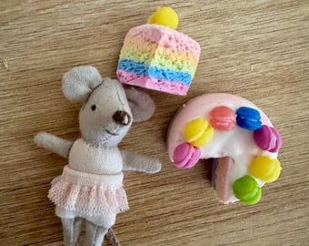 Pastel de cumpleaños en miniatura con forma de arcoíris para casa de muñecas, pastel Maileg, macarrón