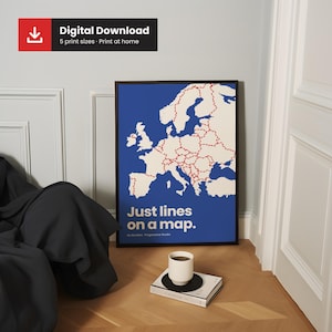 Könnte beinhalten: Ein gerahmtes Poster mit blauem Hintergrund und einer cremefarbenen Europakarte, die mit roten gestrichelten Linien umrandet ist. Der Text lautet "Just lines on a map." und "No Borders - Progressive Studio" in weißer Schrift.
