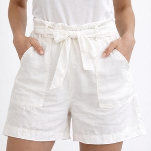 Vita Tencel Paperbag-shorts, högmidjade och skärpta sommarshorts bild 2